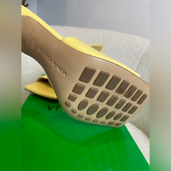 New Authentic Bottega Veneta stretch Mules - Picture 3 of 5